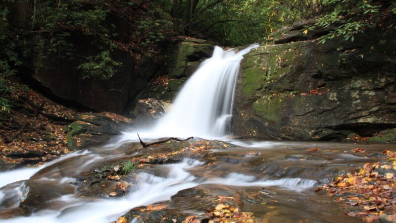 Raven Cliff Falls